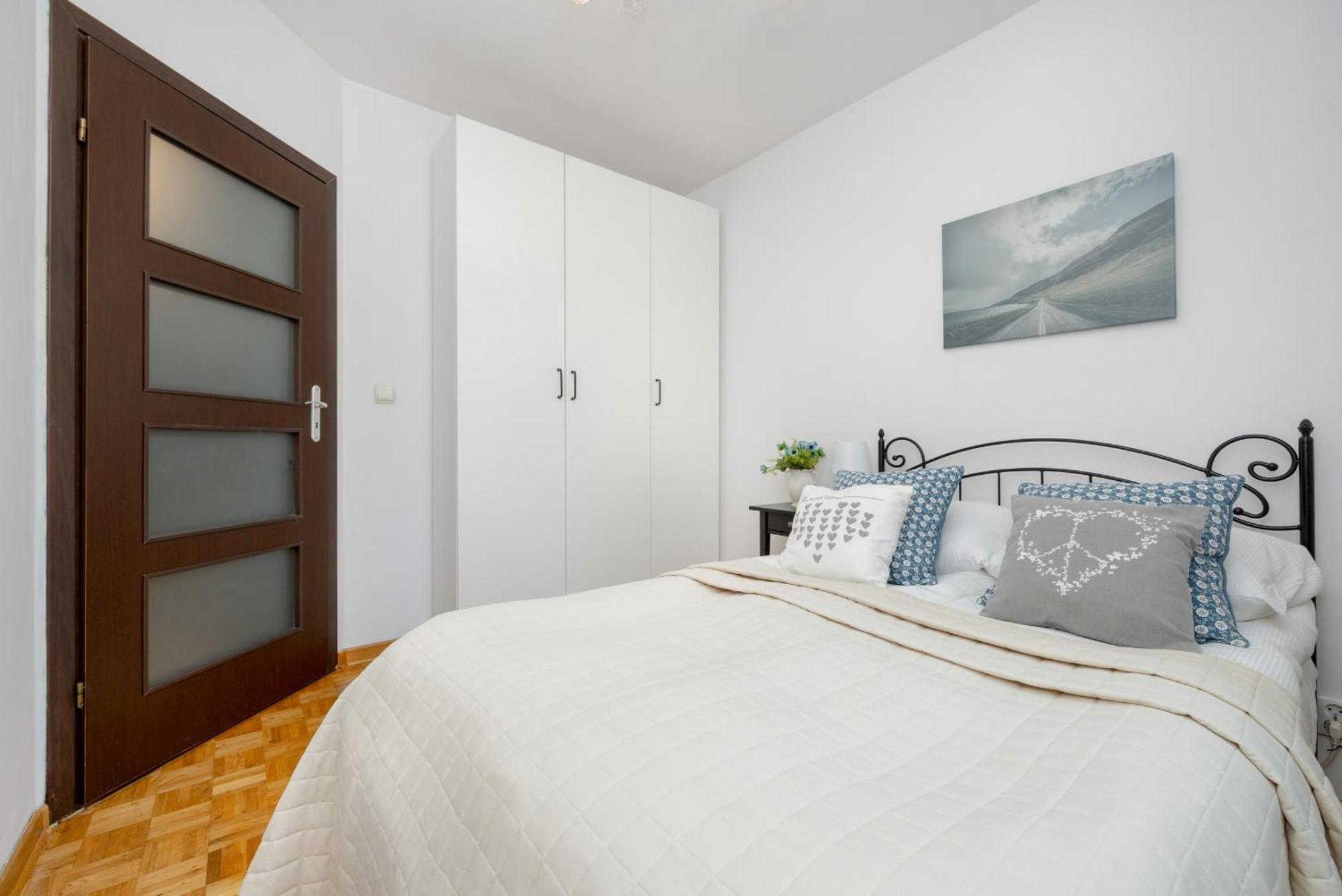 Bukowinska With Balcony And Parking And Swimming Pool By Renters Warschau