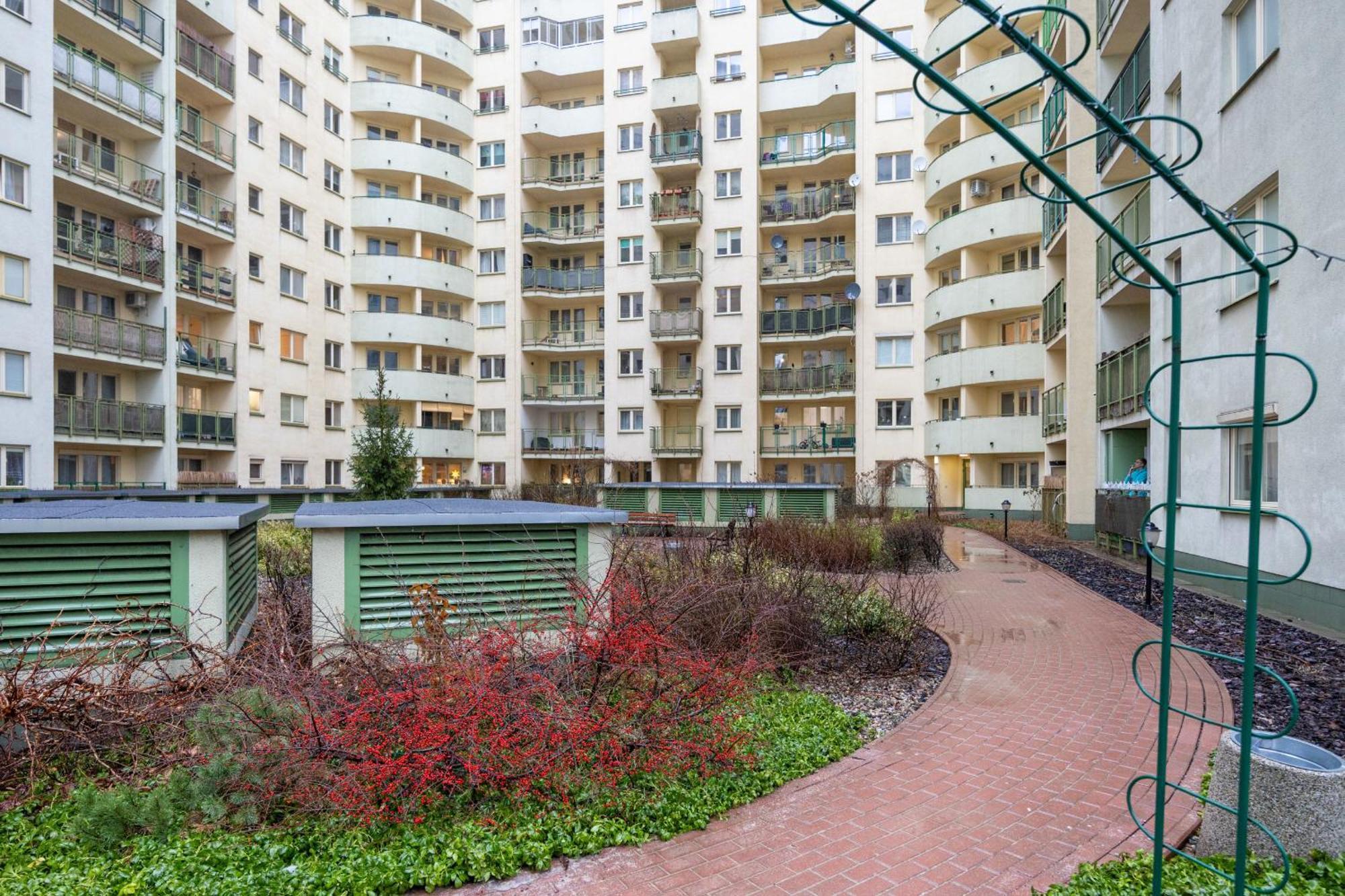 Bukowinska With Balcony And Parking And Swimming Pool By Renters Appartement